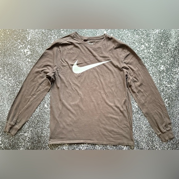 The Nike Tee Athletic Cut Brown Long Sleeved T-Shirt Size Large - Picture 1 of 2